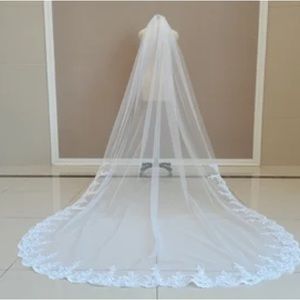 Ivory 137 inch (350 cm) Cathedral Veil.